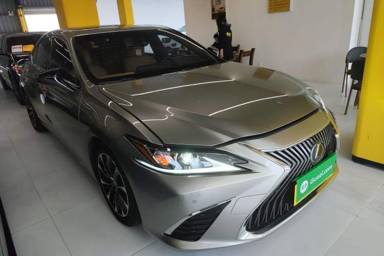 Used Lexus ES 2018 200 Excellence Edition China V Standard
