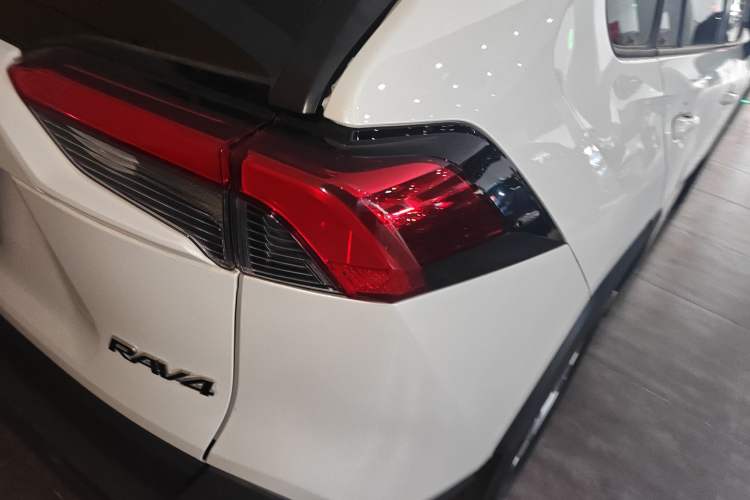 Used Toyota RAV4 2020 2.0L CVT Two-Wheel Drive Fashion PLUS Edition
