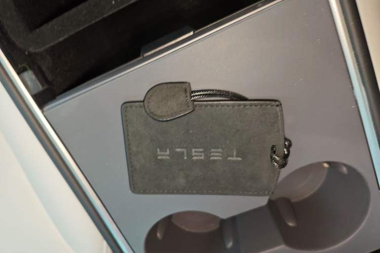 Used Tesla Model Y 2023 Long-Range All-Wheel-Drive Version