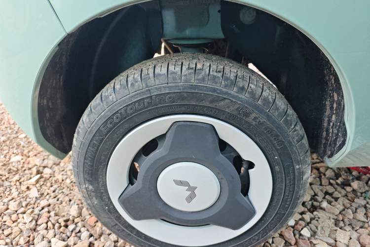 Used Wuling Hongguang MINIEV 2021 Macaron Sandwich Model 120 km Lithium NMC
