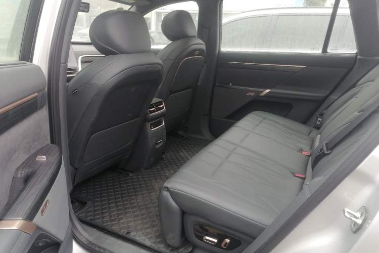 Used  eπ008 2025 210Max Range-Extended Version 5 Seats