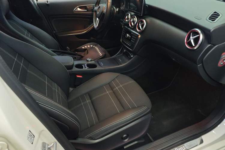 Used Mercedes-Benz A-Class 2015 A 200 Fashion Model
