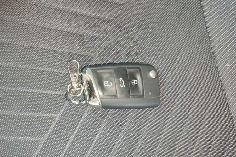 Used Volkswagen Tharu 2023 300TSI Two-Wheel-Drive Crescent Edition
