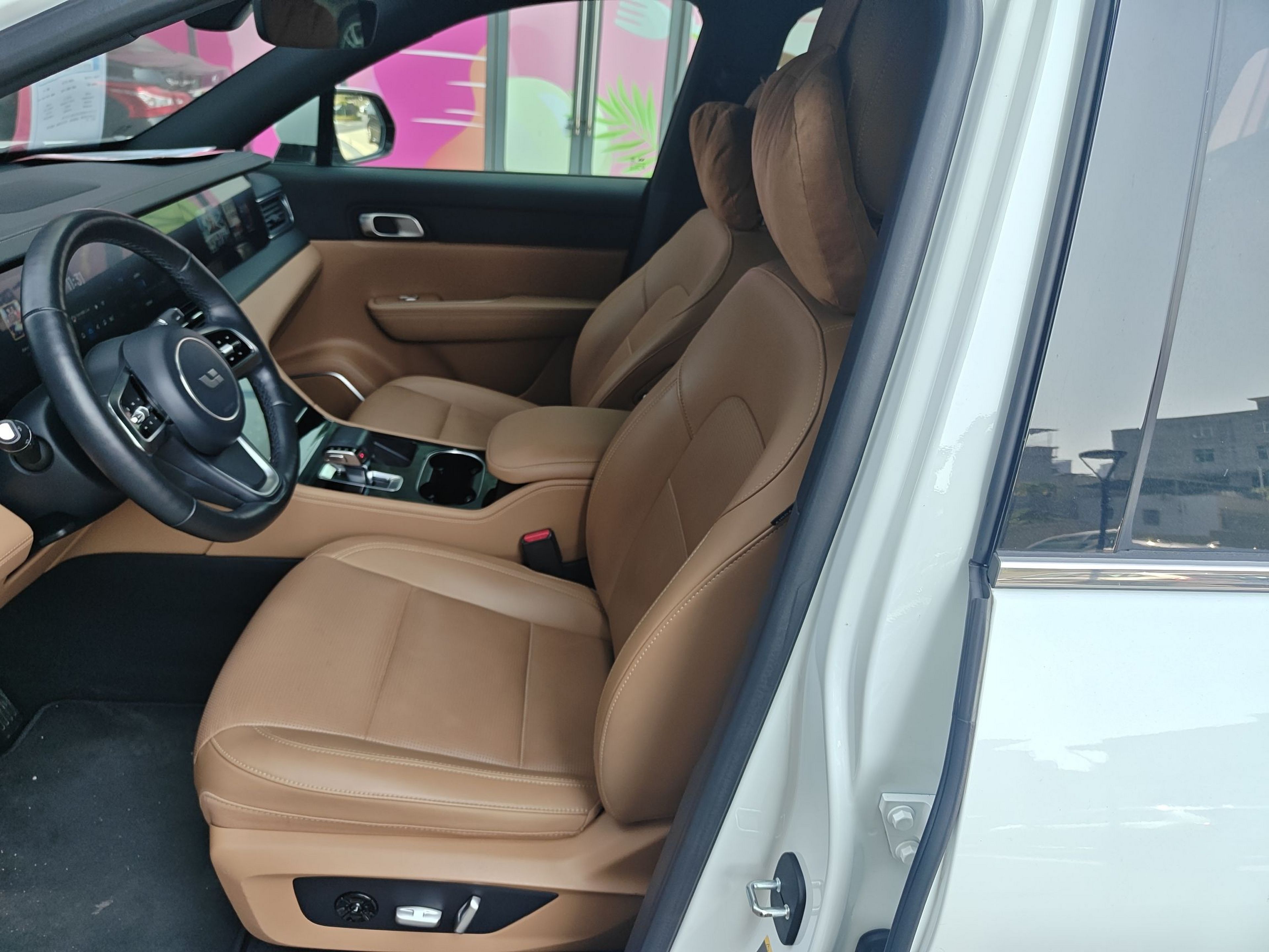 Переднее сиденье в автомобиле