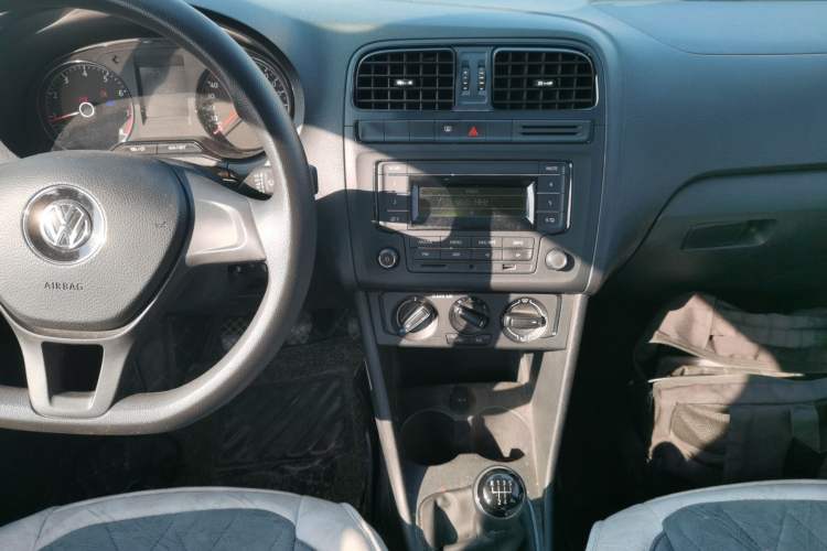 Used Volkswagen Polo 2016 1.4L Manual Fashion Model