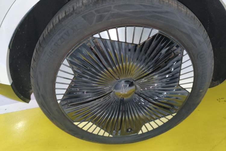 Used  11 2024 630 Rear-Wheel Drive Edition with Three Lasers