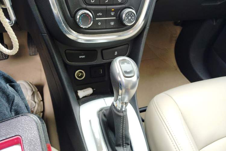 Used Buick Encore 2015 1.4T Automatic Two-Wheel Drive Urban Elite Version
