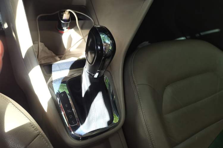 Used Volkswagen Santana 2015 1.6L Automatic Luxury Edition