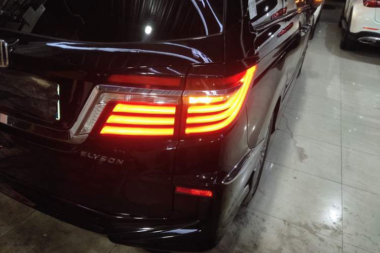 Used Honda Elysion 2016 2.4L Style Edition
