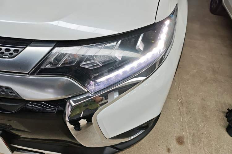 Used Mitsubishi Outlander 2020 2.4L 4x4 Zhi Xiang Edition 5 Seats
