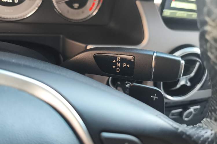 Used Mercedes-Benz GLK-Class 2013 GLK 300 4MATIC Dynamic Sunroof Model