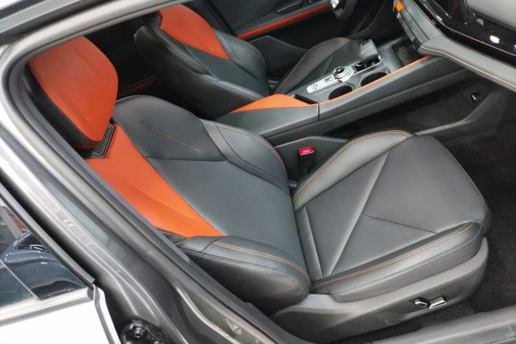 Used Changan UNI-V 2022 1.5T Prestige Version
