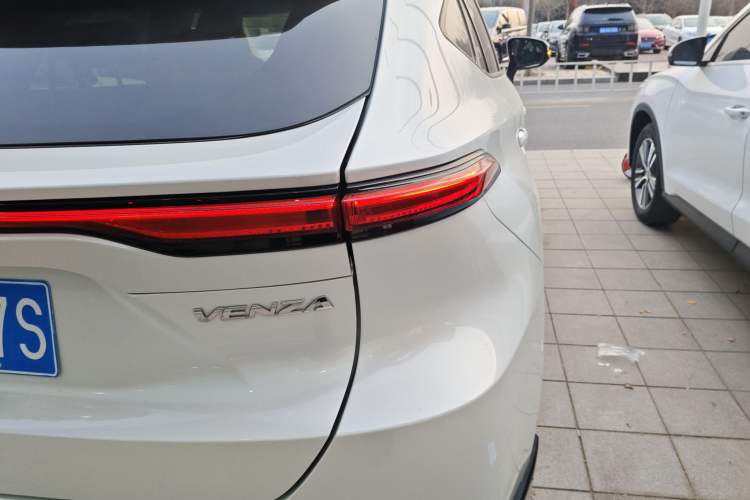 Used Toyota Venza 2023 2.0L CVT Two-Wheel Drive Prestige Version
