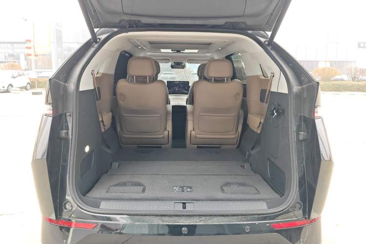 Used XPeng X9 2025 740 Ultra-Long Range Max
