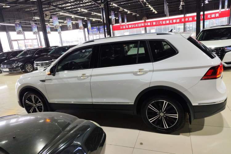 Used Volkswagen Tiguan L 2019 Updated Version 330TSI Automatic Two-Wheel Drive Panoramic Comfort Edition China VI Standard
