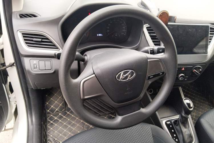 Used Hyundai Verna 2016 1.4L Automatic Cool Edition GLS
