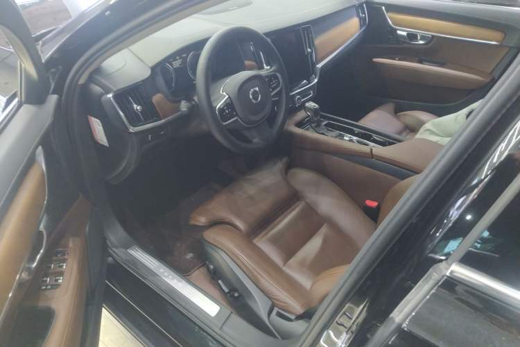 Used Volvo S90 2020 Facelift T5 Smart & Luxurious Edition