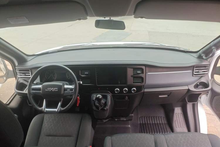 Used JMC Fushun 2022 2.0T Manual Multi-Function Passenger Vehicle Mid-Range High Roof 6-7 Seats
