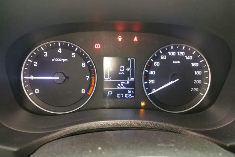 Used Hyundai ix25 2015 1.6L Automatic Two-Wheel-Drive Deluxe DLX Model
