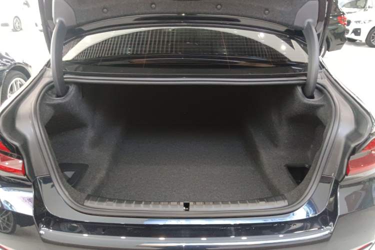 Used BMW 5 Series 2022 Second Facelift 525Li M Sport Package
