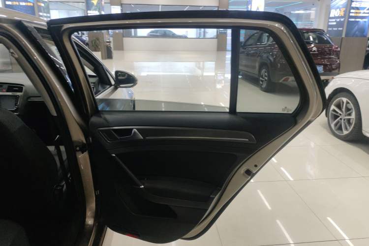 Used Volkswagen Golf 2016 230TSI Automatic Comfort Version
