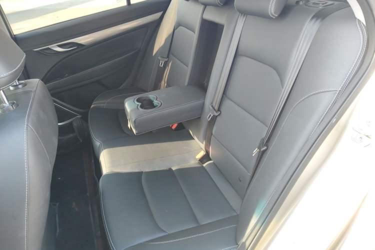 Used Geely Auto Emgrand 2019 Leading Edition 1.5L CVT Luxury Model China VI Standard
