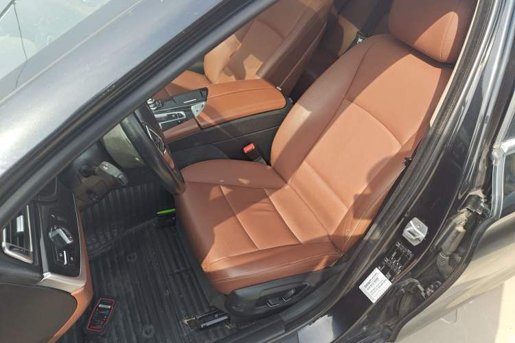 Used BMW 5 Series 2014 520Li Elegant Model
