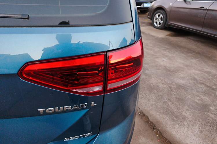 Used Volkswagen Touran 2016 Volkswagen Touran L 280TSI DSG Comfort Edition