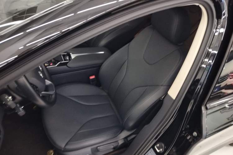 Used Hongqi E-QM5 2024 610 km PLUS
