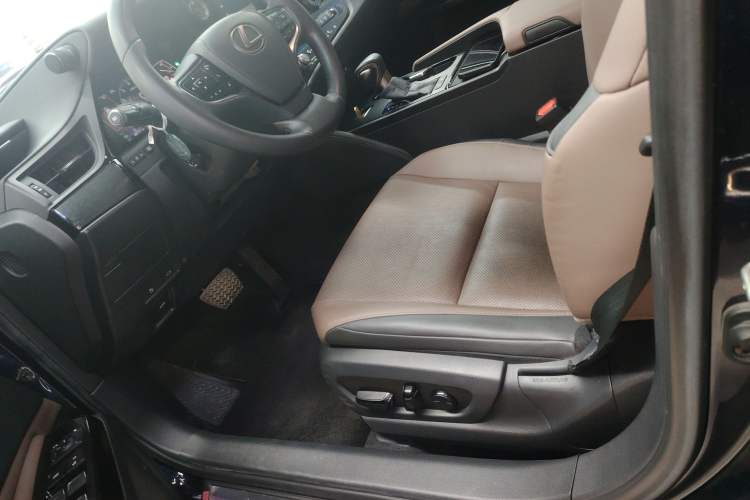 Used Lexus ES 2022 300h Excellence Edition