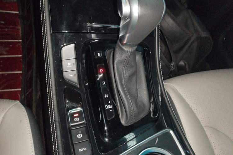 Used Baojun 730 2017 1.5T DCT Flagship Model 7 Seats China V Emission Standard