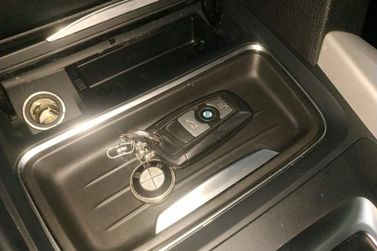 Used BMW 3 Series 2015 320Li Luxury Edition Fashion Model
