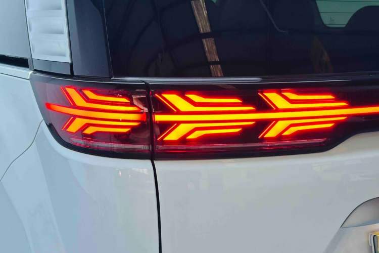 Used Denza D9 2022 DM-i 970 Four-Wheel Drive Flagship Model