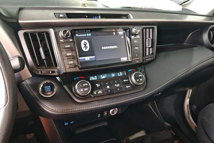 Used Toyota RAV4 2016 2.0L CVT Two-Wheel Drive Fashion Edition China V Standard
