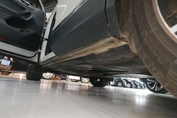 Used Volkswagen Tiguan L 2019 Revised 330TSI Automatic Two-Wheel Drive Smart & Luxury Edition China VI Standard
