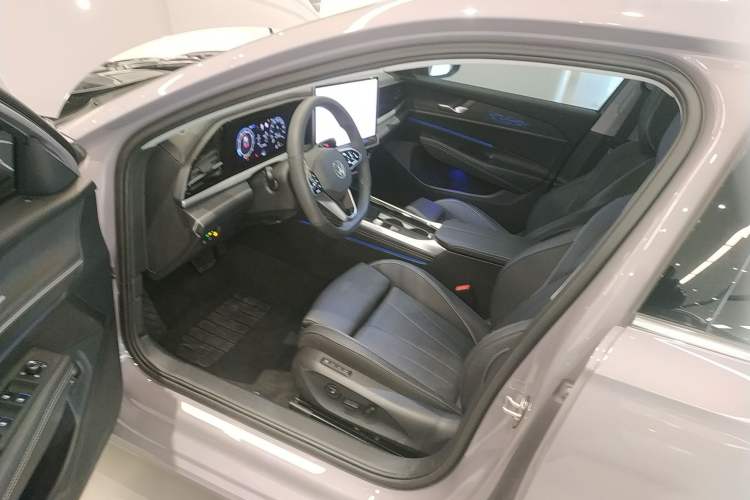 Used Volkswagen Passat 2025 Pro 380TSI Dragon Supreme Edition