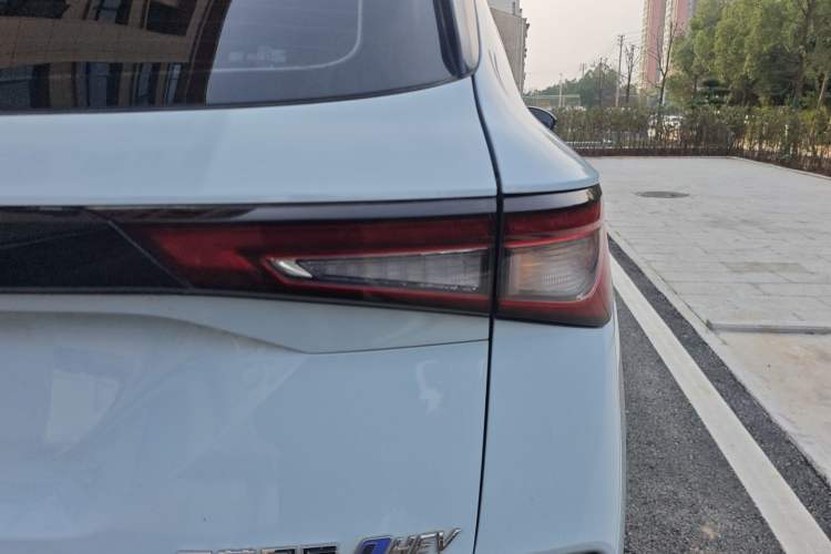 Used Wuling Asta 2022 2.0L DHT Electric-Speed Version
