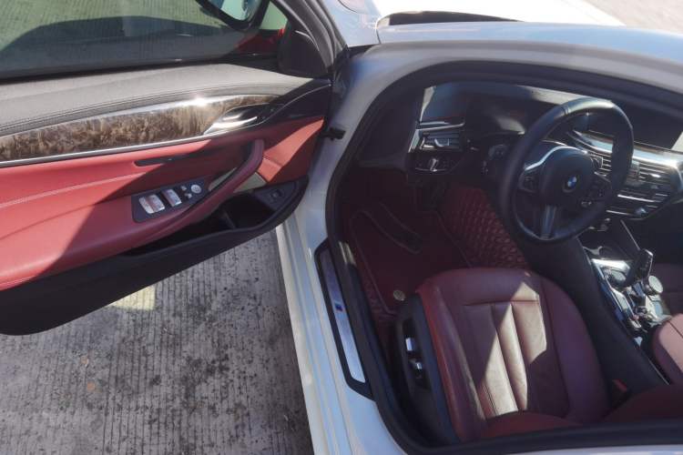 Used BMW 5 Series 2019 Facelifted 530Li Leading Edition M Sport Package
