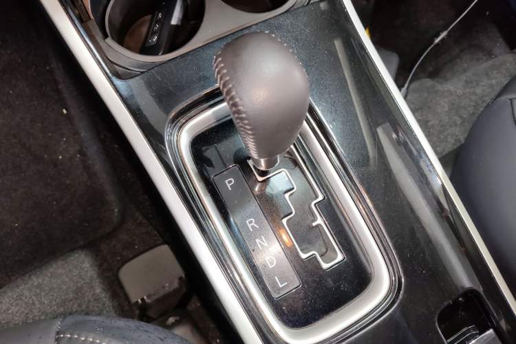 Used Mitsubishi Outlander 2019 2.4L 4x4 Zhi Xiang Edition 5 Seats China VI Standard
