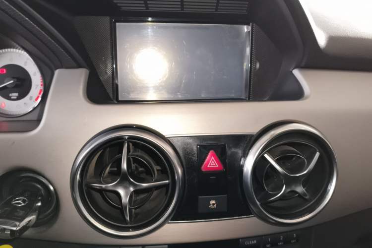 Used Mercedes-Benz GLK-Class 2013 GLK 300 4MATIC Dynamic Sunroof Model
