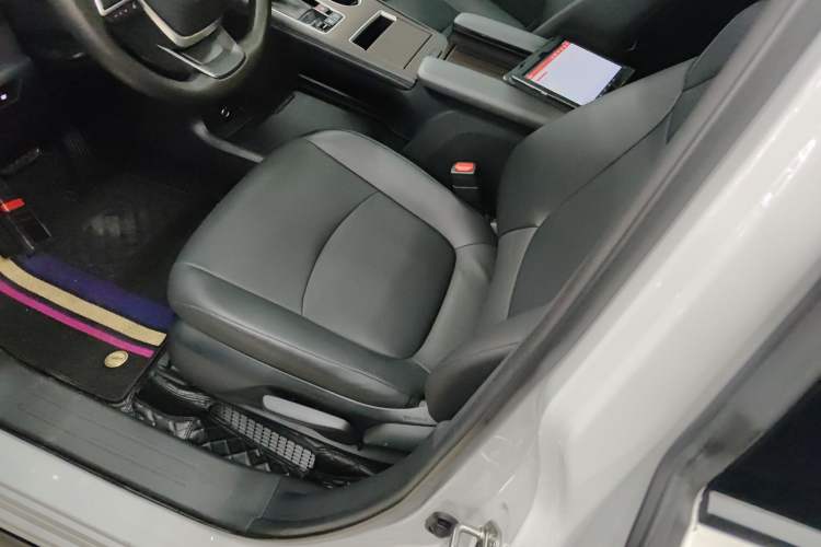 Used Toyota Granvia 2024 2.5L Hybrid Luxury Edition
