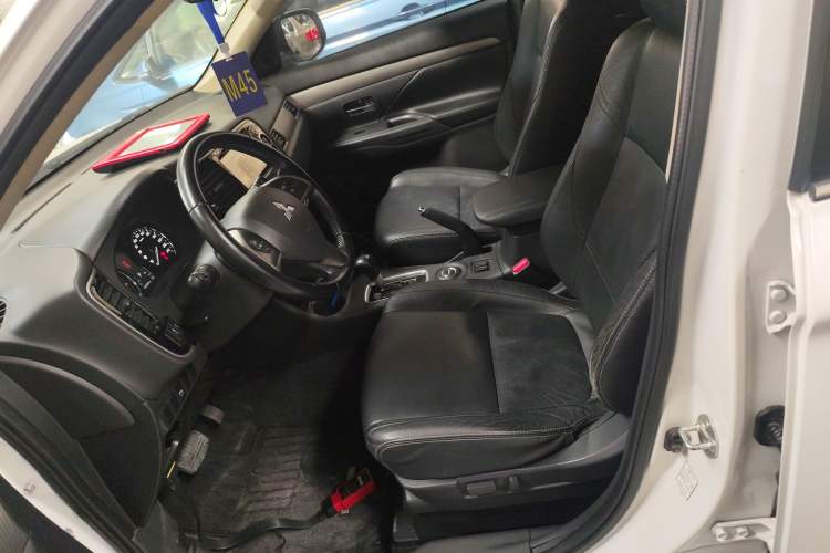 Used Mitsubishi Outlander 2013 2.4L 4x4 Luxury Navigation Edition 5 Seats
