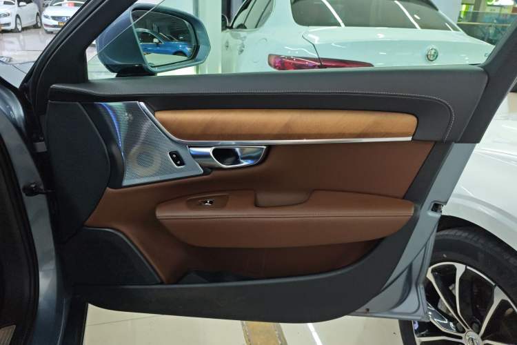 Used Volvo S90 New Energy 2019 T8 E-Drive Hybrid Intelligent Luxury Version China V Standard
