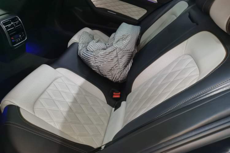 Used Volkswagen Magotan 2023 2 Million Units Limited Edition 330TSI DSG Leading Version