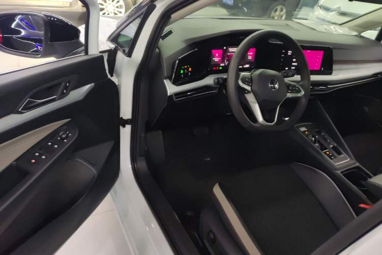 Used Volkswagen Golf 2023 Facelift 280TSI DSG Pro
