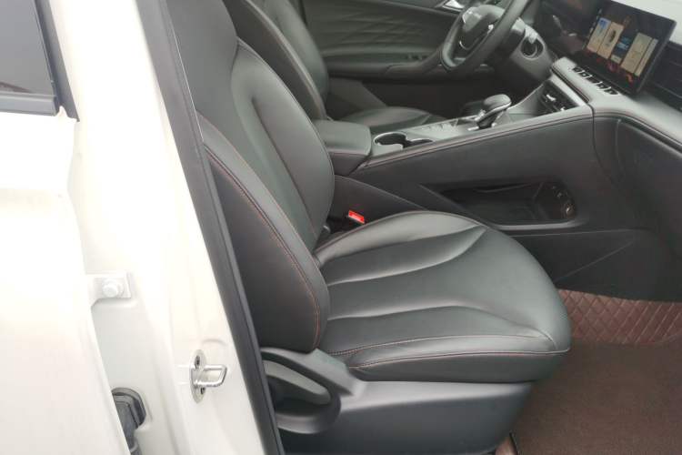 Used Roewe D5X DMH 2024 135 Luxury Edition
