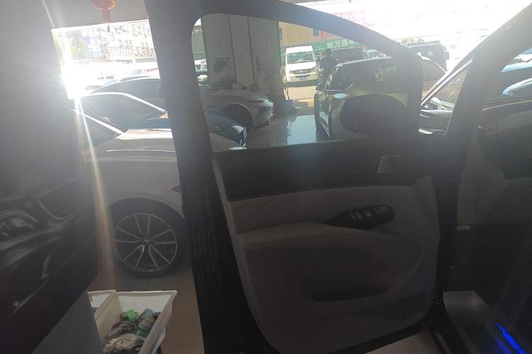 Used Denza D9 2022 DM-i 970 Four-Wheel Drive Flagship Model
