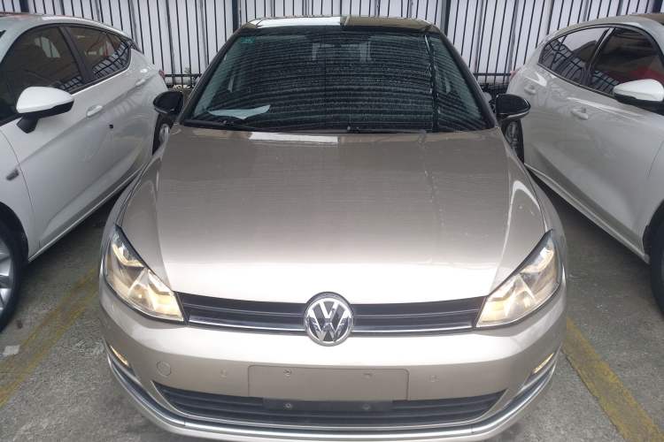 Used Volkswagen Golf 2017 1.6L Automatic Comfort Million-Vehicle Anniversary Edition
