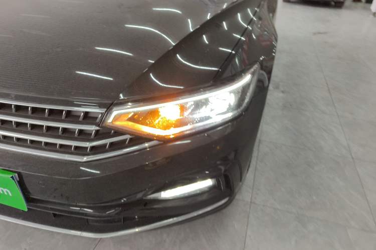 Used Volkswagen Magotan 2025 Zhongxiang Version 280TSI DSG Comfort Edition