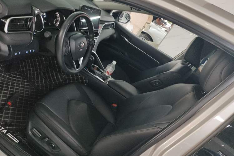 Used Toyota Camry 2021 2.0G Luxury Edition
